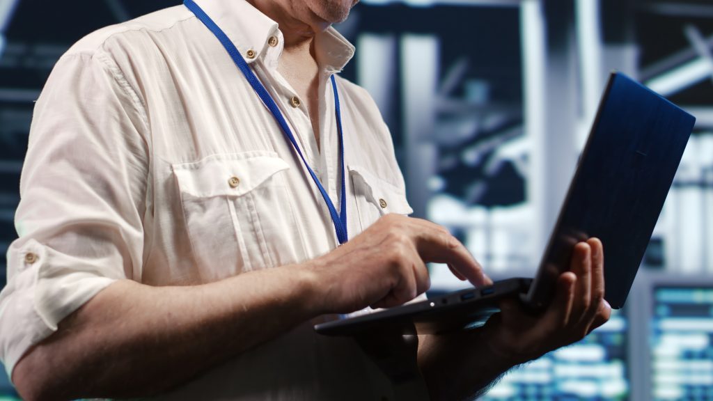 expert server hub management